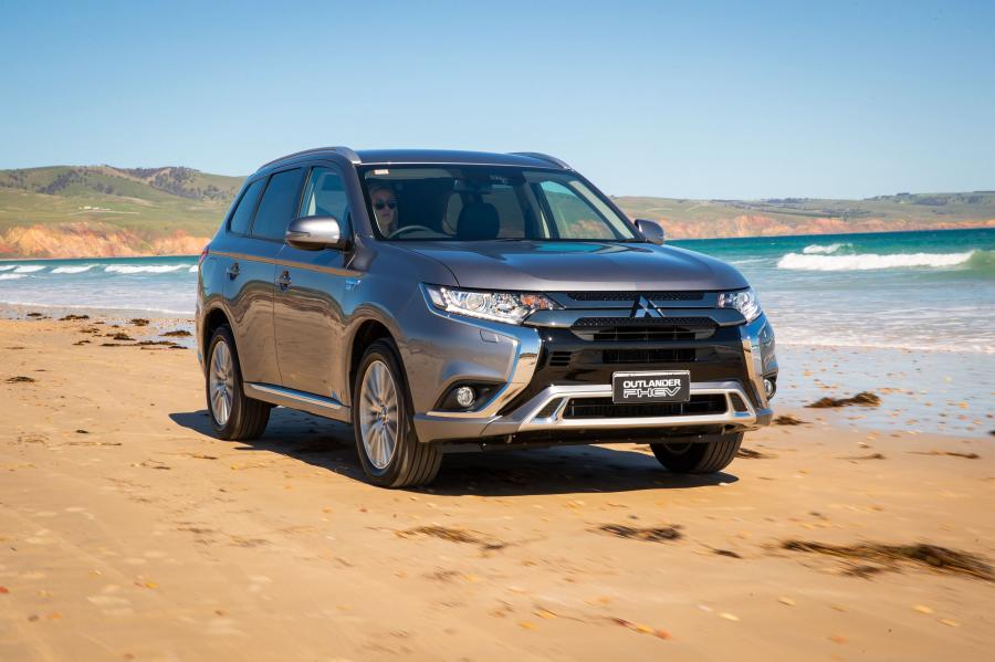  Mitsubishi Outlander PHEV 2018 года  (AU) (фото 1 из 10)